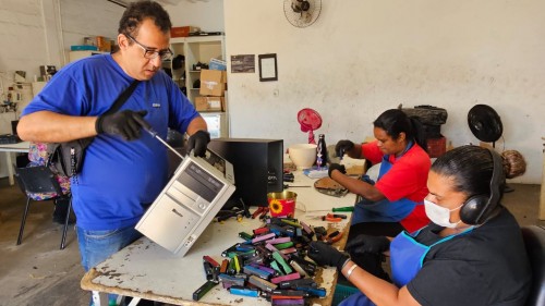 Oficinas Inspira&ccedil;&atilde;o completam 7 anos e mostram que reciclagem vai muito al&eacute;m do meio ambiente: transforma vidas
